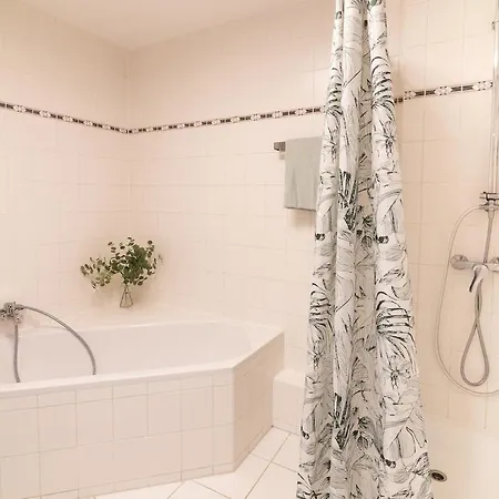 Апартаменты Bright, Cozy, Well Located At Alaunpark-neustadt *