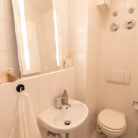 Bright, Cozy, Well Located At Alaunpark-neustadt Apartamento *
